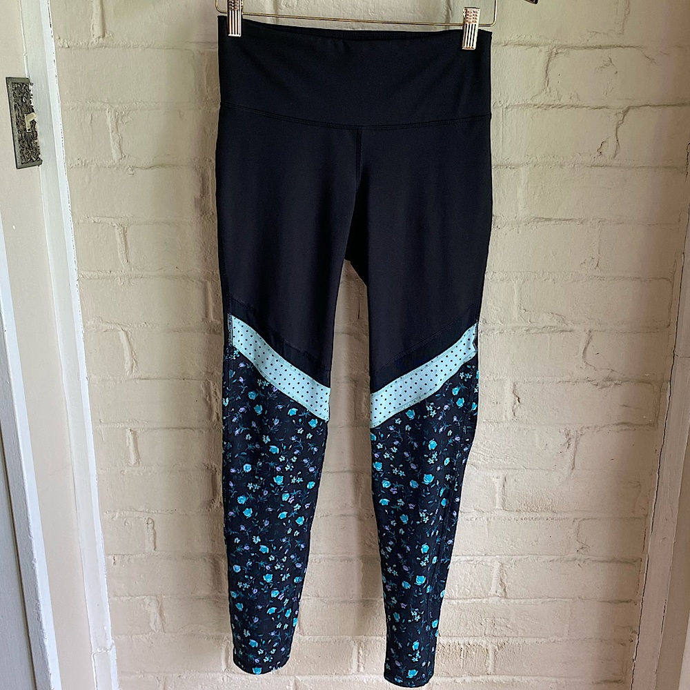 Old Navy Active Go-dry size medium black and blue green floral leggings